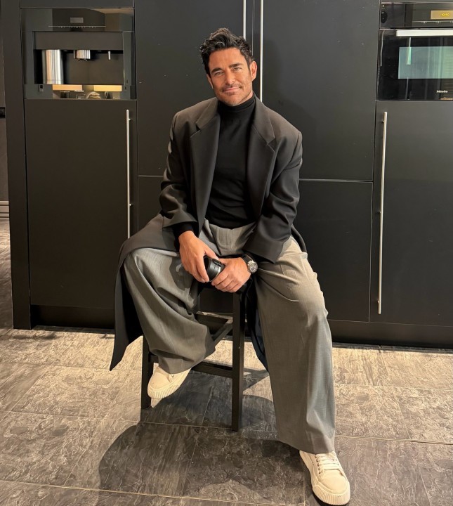 جلب توجه محمدرضا گلزار با استایل زمستانی اش